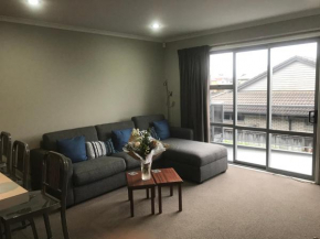 Modern Apartment by Rugby Stadium